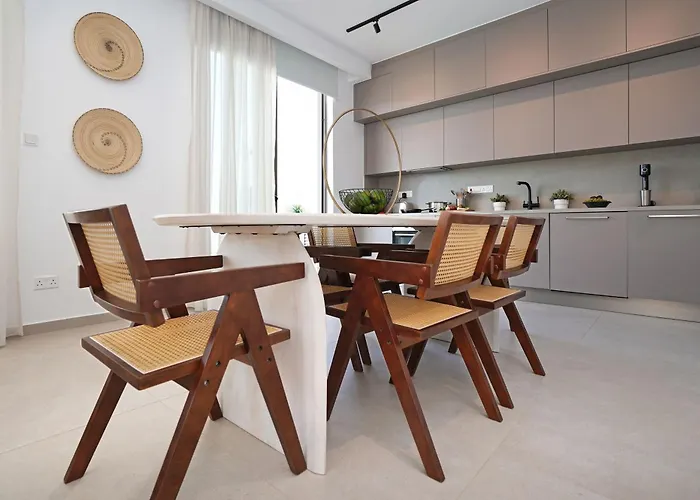 Princess Anne Luxury - Large Pool Villa Protaras