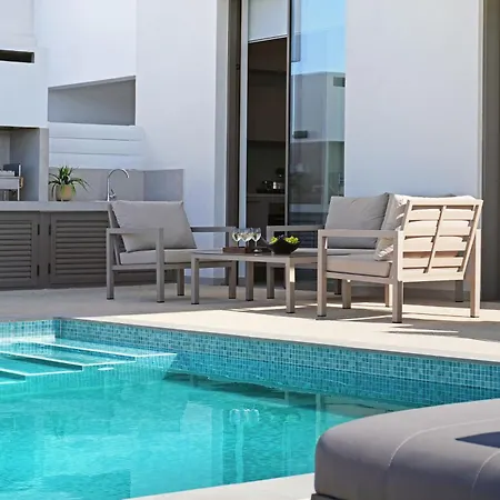 Princess Anne Luxury - Large Pool Villa