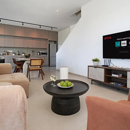 Princess Anne Luxury - Large Pool Protaras