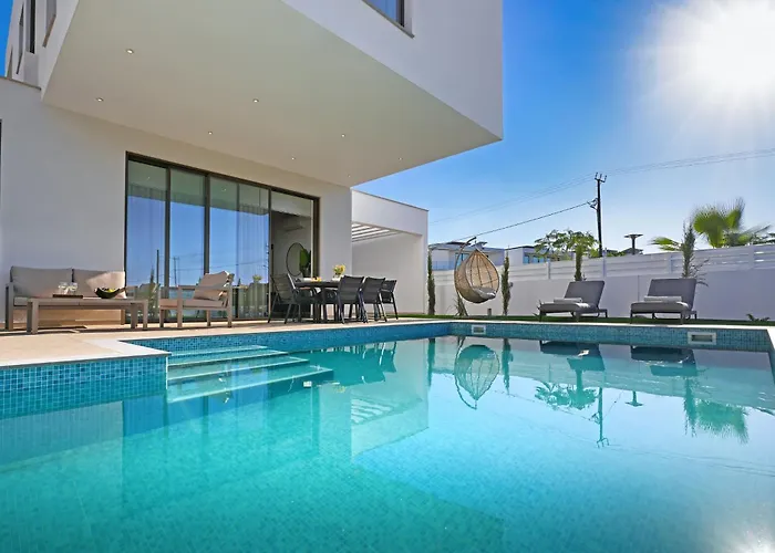 Princess Anne Luxury - Large Pool * Protaras