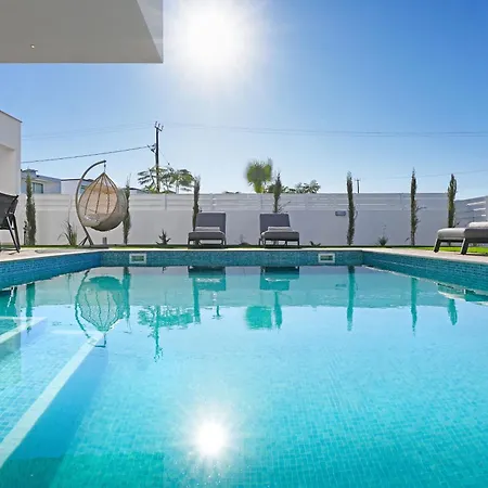 Princess Anne Luxury - Large Pool Villa
